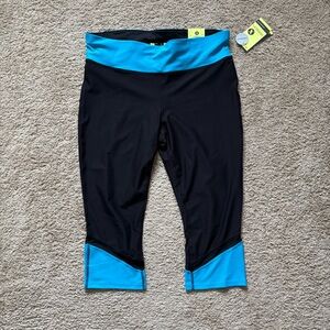 XERSION Performance Fit Capri - Black & Blue